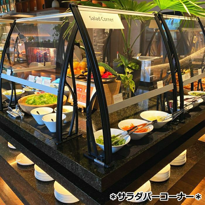 ホテルのサラダバーコーナーの飛沫防止パーテーション